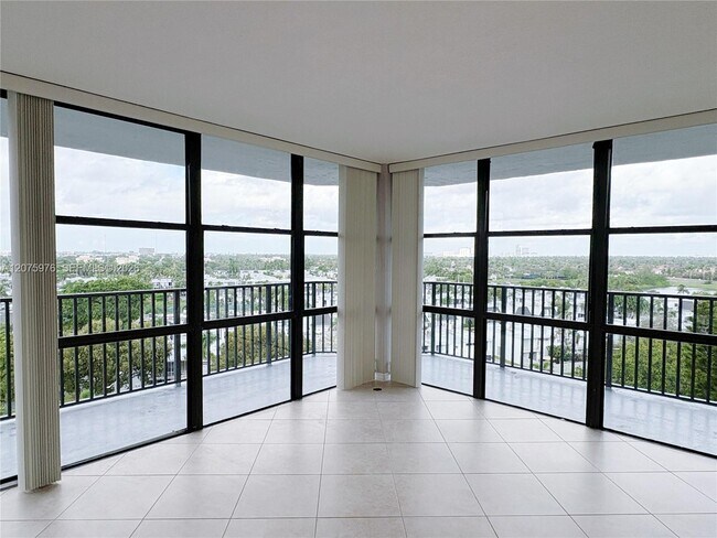 Photo - 800 Parkview Dr Unit 909