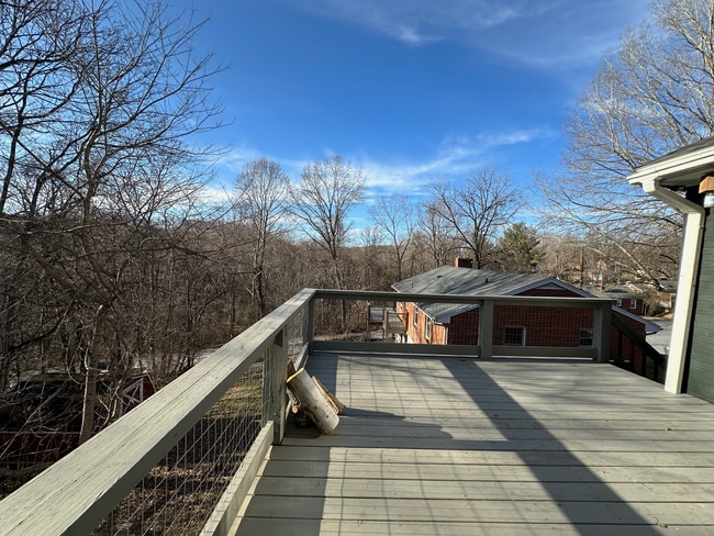 Photo - 105 Meadowview Dr