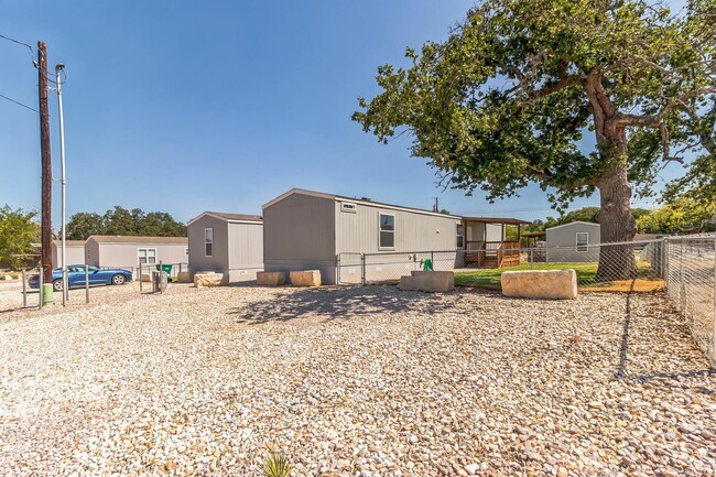 Photo - 105 E Briar Dr