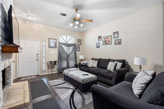 Photo - 707 Broken Bow Dr