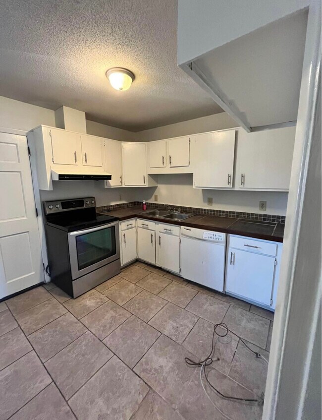 Photo - 1421 Wellington Ave