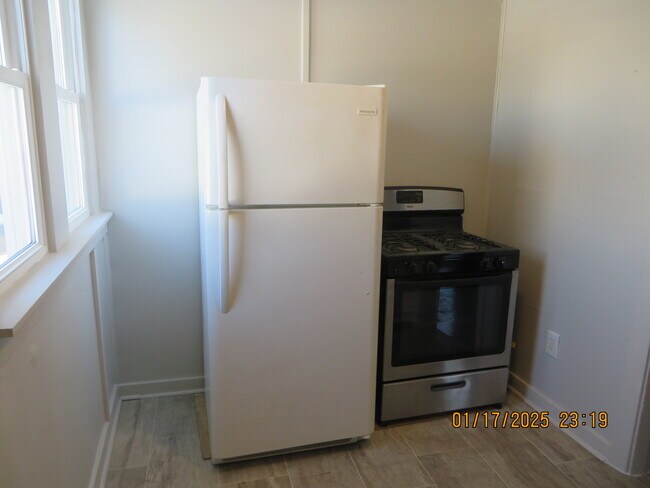 Photo - 202 W 3rd St Unit 3