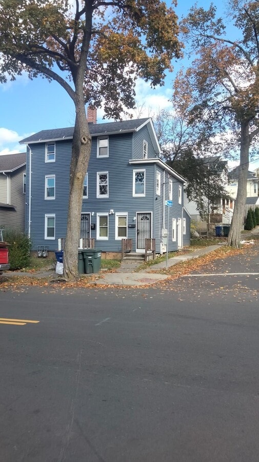 Photo - 1496 Iranistan Ave