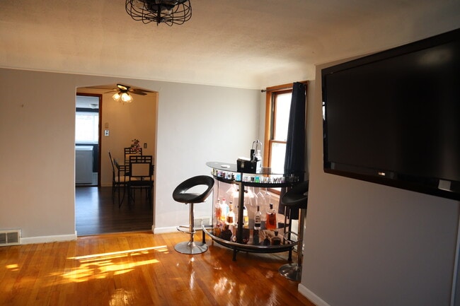 Extra area in living room - 1343 Pagel Ave Unit 2