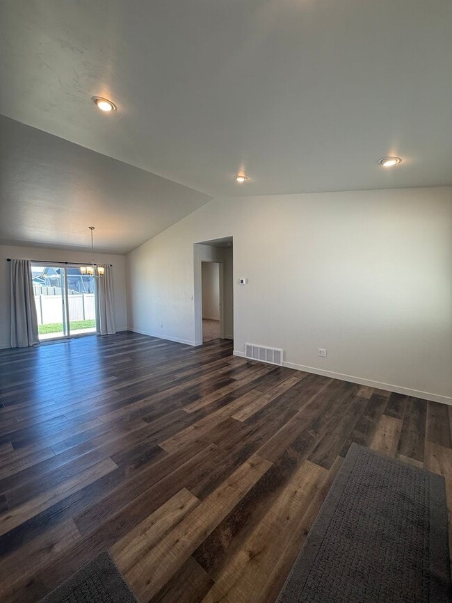 Photo - 3 Bedroom, 2 Bathroom Single Family Home!