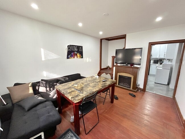 Photo - 65 Hillview St Unit Room M2