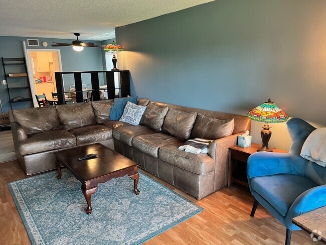 Building Photo - 225 SE 10th St Unit 7D Rental