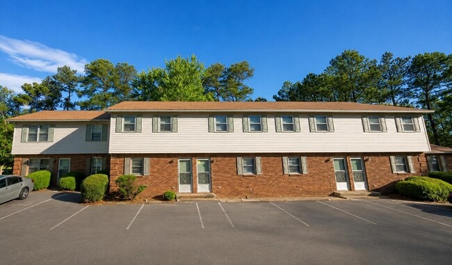Building Photo - 1090 N Guignard Dr
