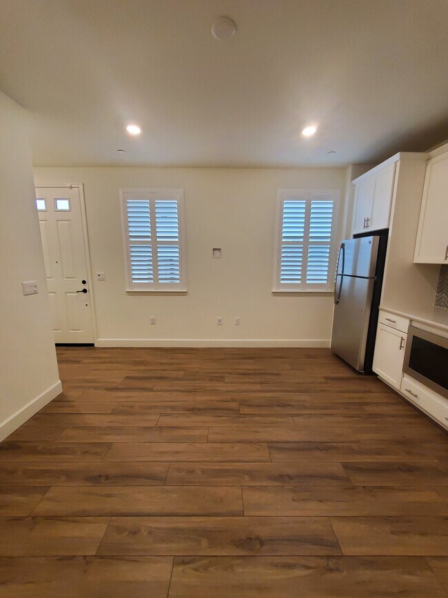 Photo - 4067 Stanwick Ave Unit B