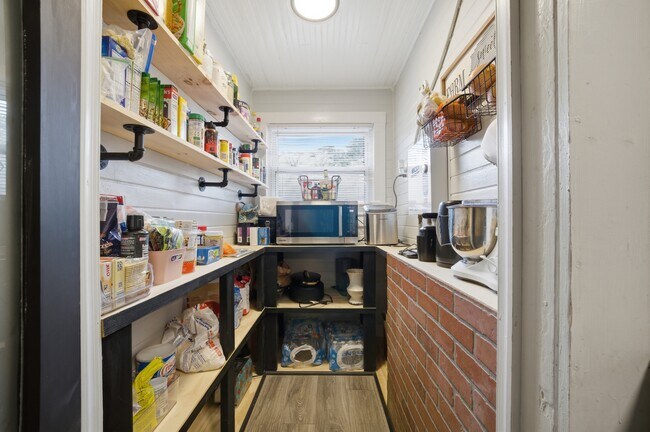 Photo - 1080 Green St