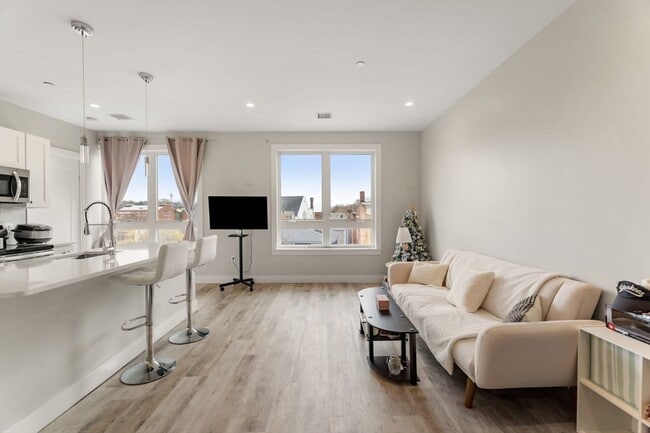 Building Photo - 1457 Tremont St Unit 502