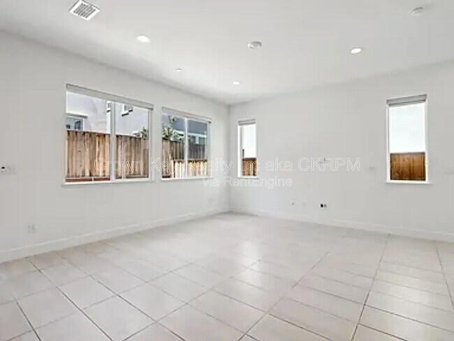 Photo - 1363 S Shields Ave