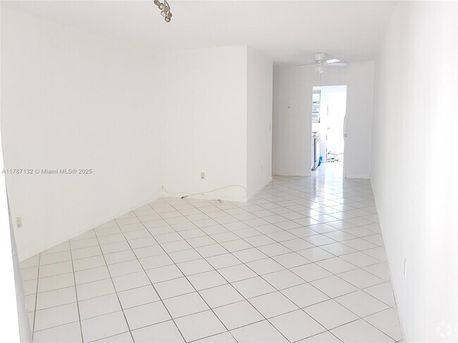 Building Photo - 1021 Michigan Ave Unit 10 Rental