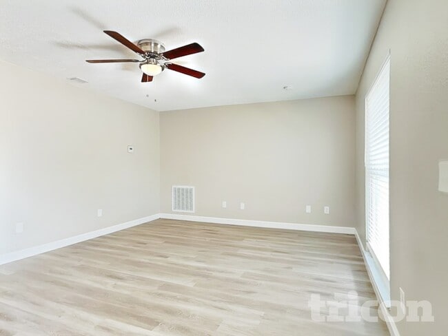 Photo - 902 Check Pl