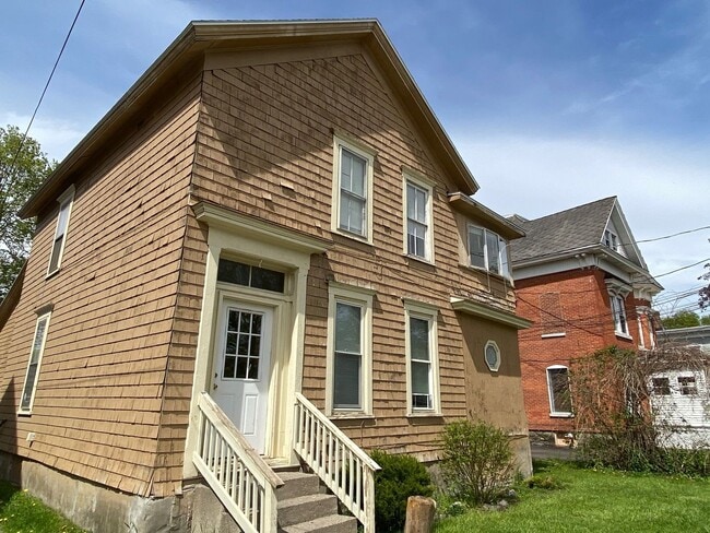 Building Photo - 38 Lincoln Ave Unit Apt 1