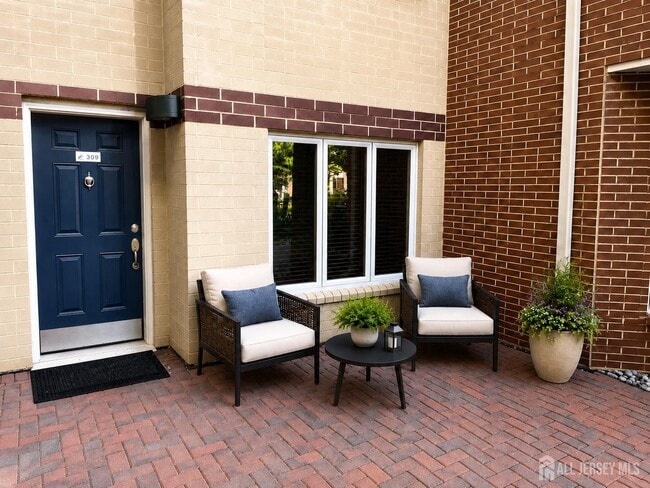 Photo - 368 Rector St Unit 309