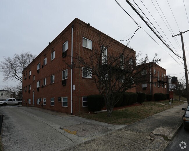 Photo - Elkins Court Apartments