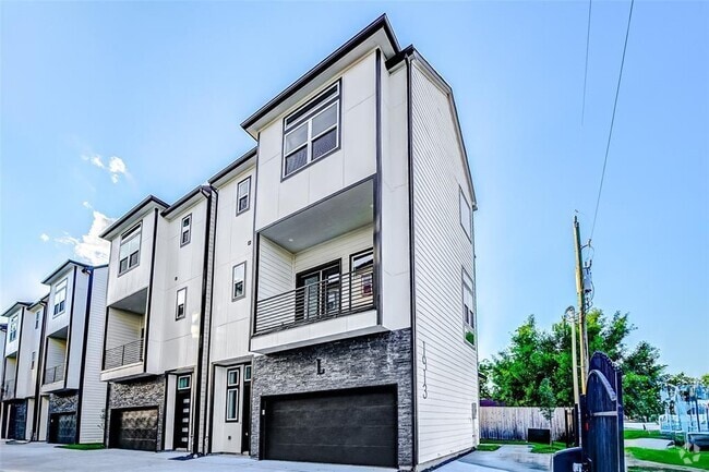 Building Photo - 1913 Hoskins Dr Rental