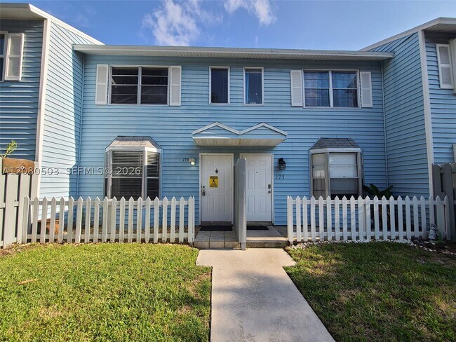 Building Photo - 173 SW 3rd St Unit 173