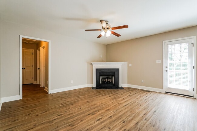 Photo - 143 Locket Dr