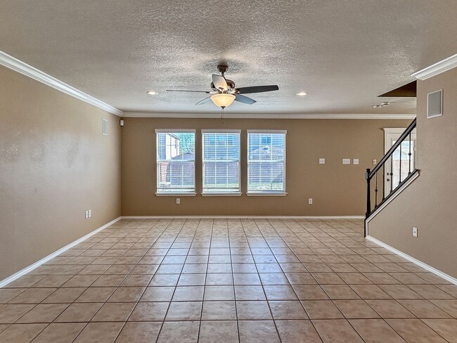 Photo - Spacious 4-Bedroom Home Near 1604 & Hwy 90