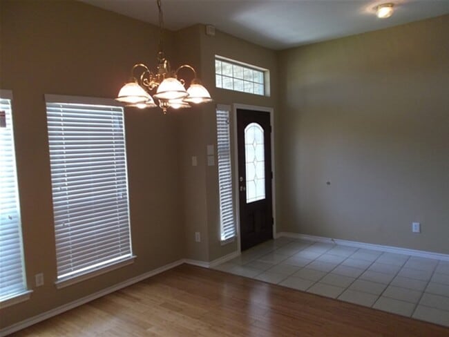 Photo - 1835 Manor Dr