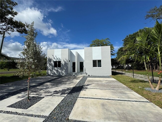 Building Photo - 135 NW 60th St Unit B