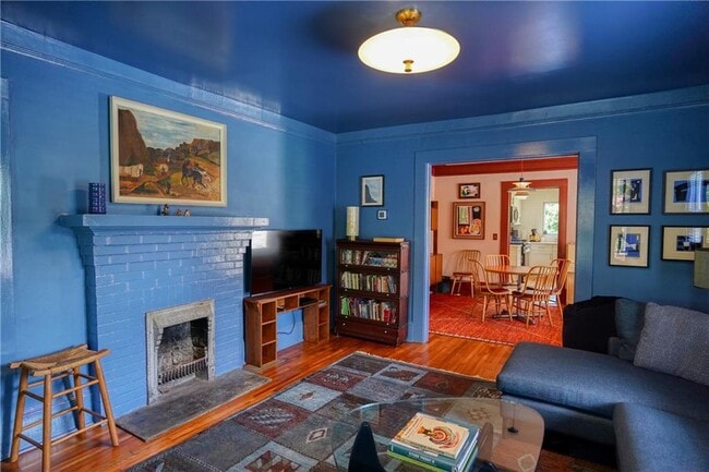 Photo - 2159 Main St NW