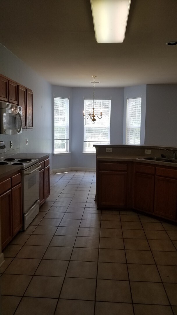 Photo - Lovely 4 BR/2.5 BA in Avalon - FRESH paint, BRAND NEW flooring, FOUR bedrooms and a FENCED yard!!