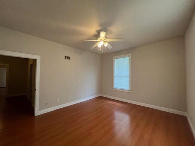 Photo - 2208 Sanger Ave