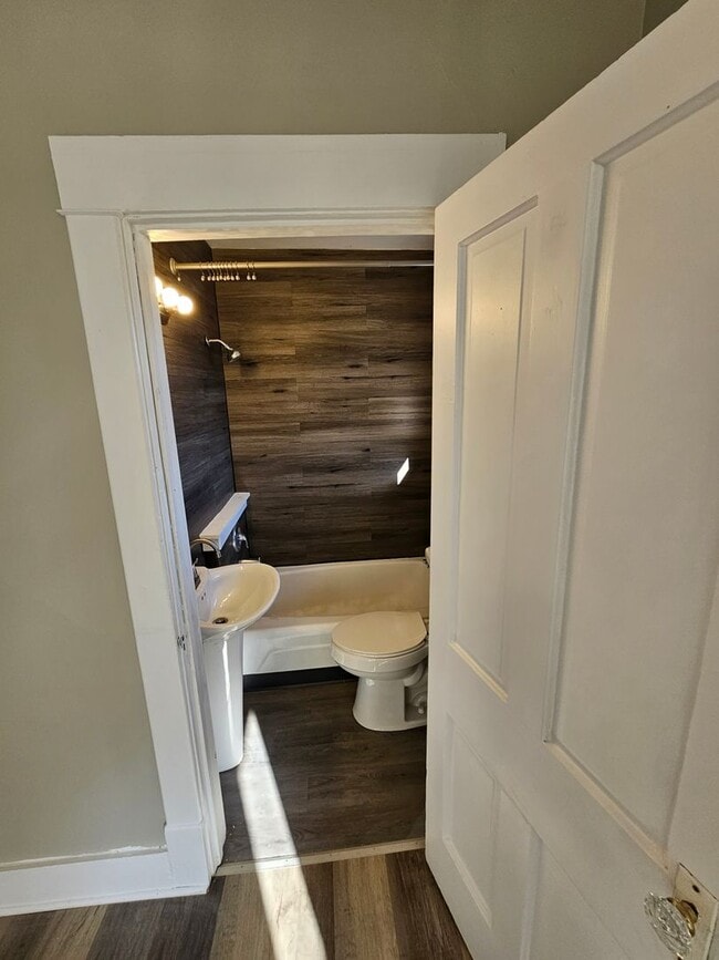 Photo - 936 Harrison Ave Unit 936 1/2 (Upper)