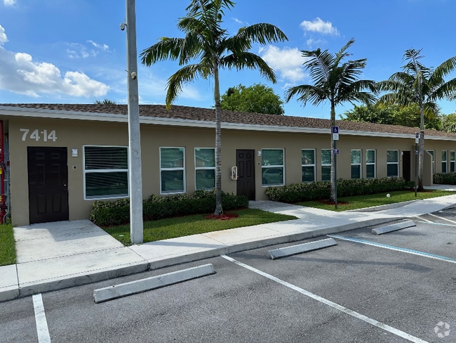 Building Photo - 7410 SW 10th Ct Rental