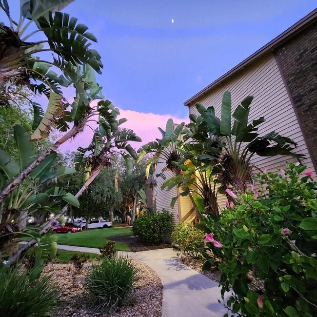 Oaks Of Lakebridge Community