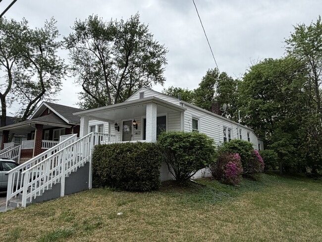 Building Photo - 3209 Dix Ave