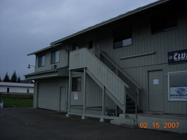 Building Photo - 228 NE Ward Ave Unit 2-4