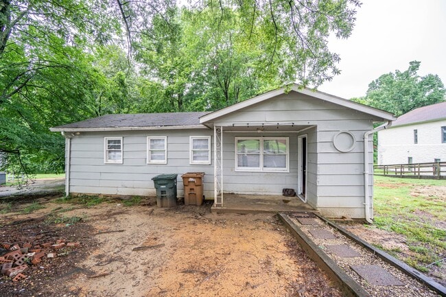 Building Photo - 3005 Ingleside Ave Rental