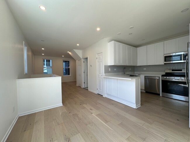 Building Photo - 2045 N Damen Ave Unit Coach House