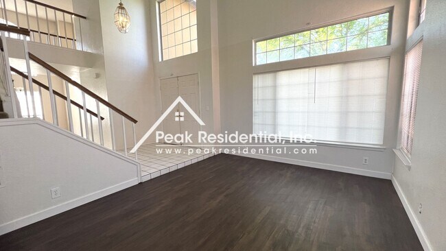 Photo - Spacious 4bd/3ba Vintage Park Home with 3 ...