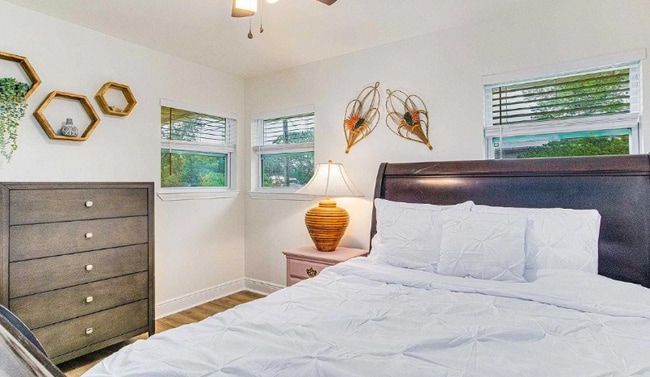 Photo - 814 W Gonzalez St