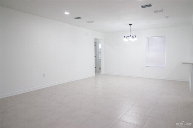 Photo - 9 Lindberg Ave