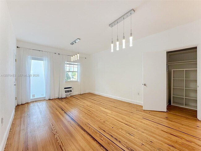 Photo - 2463 Pine Tree Dr Unit 3