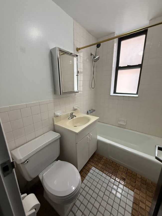 Photo - 22-65-65 27th St