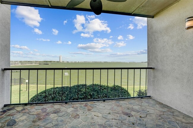 Photo - 351 Lakeside Ln Unidad 102