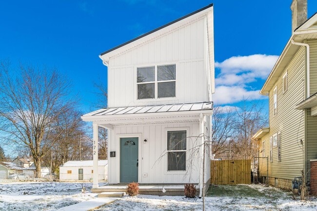 Photo - 172 Whitethorne Ave