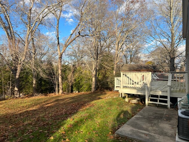 Back with Deck - 6 Churchill Ln Unit In law Utilities Included