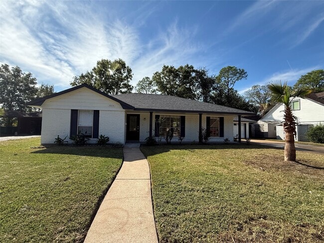 Building Photo - 15714 Torry Pines Rd