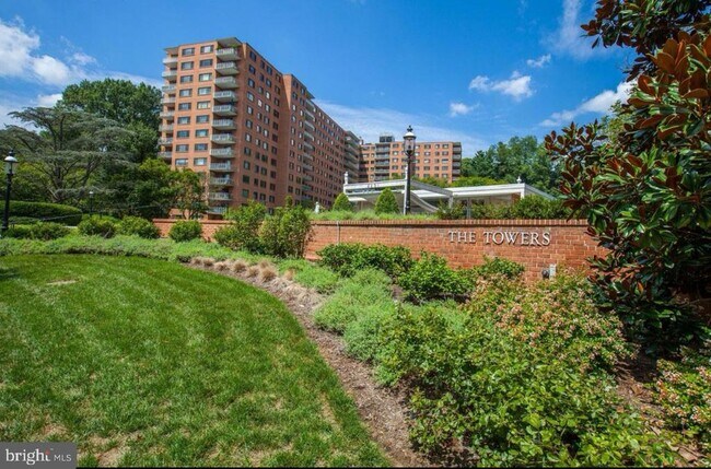 Photo - 4201 Cathedral Ave NW Apartment Unit 1113E