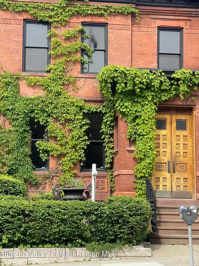 Photo - 420 Warren St