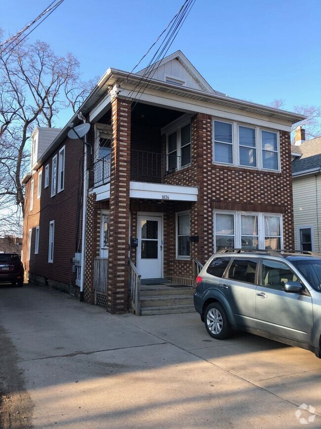 Building Photo - 1826 W 8th St Unit 1826 W 8th St - 3rd Flr Apt