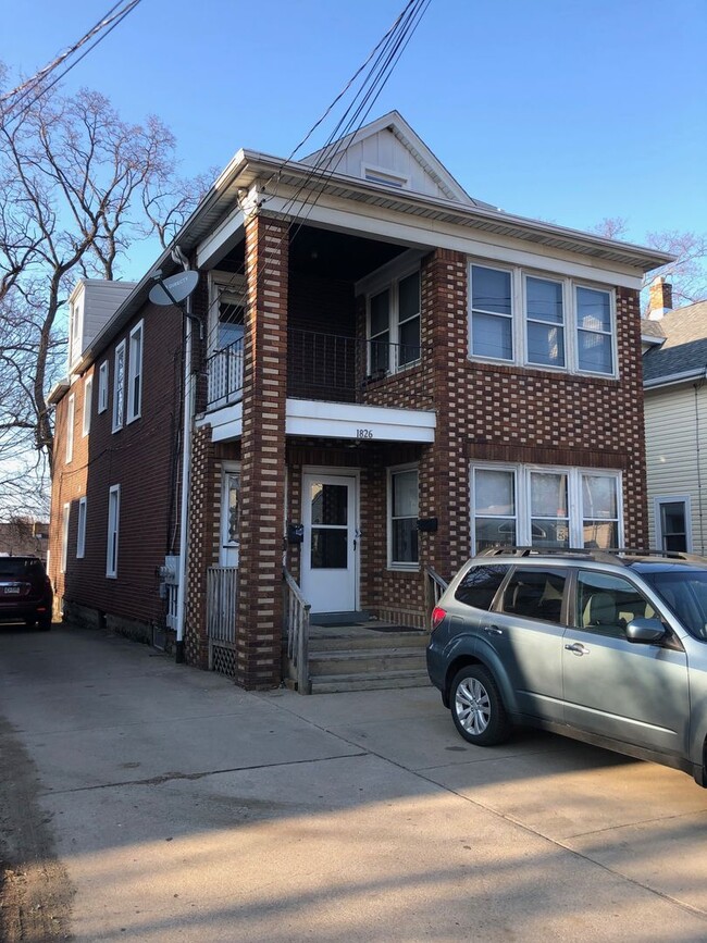 Photo - 1826 W 8th St Unit 1826 W 8th St - 3rd Flr Apt
